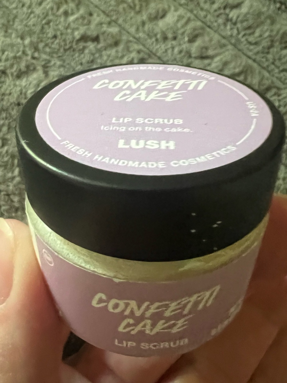 LUSH LIMITED EDITION PARTY WXXLUSIVCONFETTI CAKE LIP SCRUB DISCONTINUED NEW